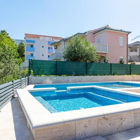 Amazing In With Wifi Apartment Podstrana
